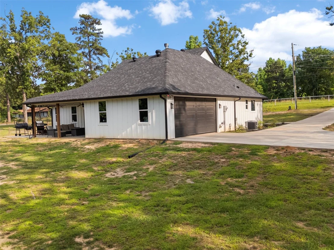 Photo of 1562 N Willow Oak Road