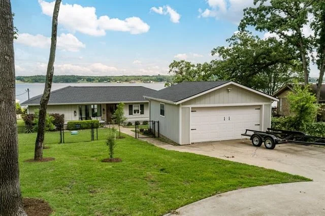 Photo of 138 Pin Oak Drive