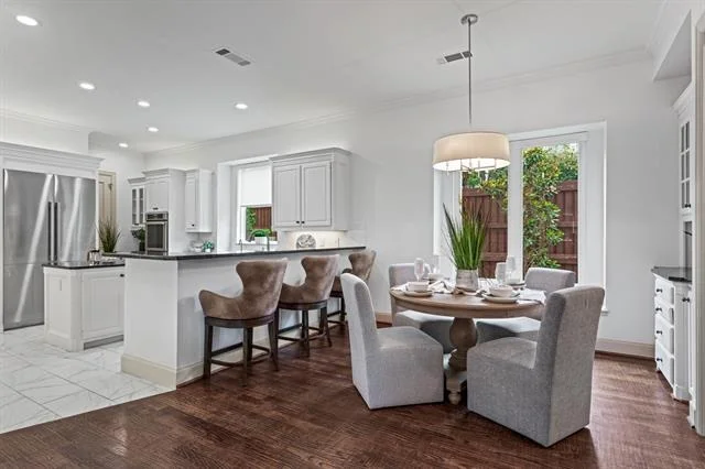 Photo of 5937 Glendower Lane