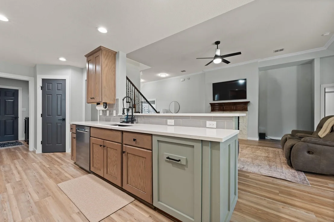 Photo of 3137 Shoreline Drive