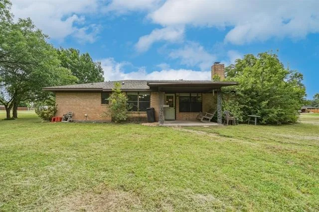 Photo of 116 Greentree Cir