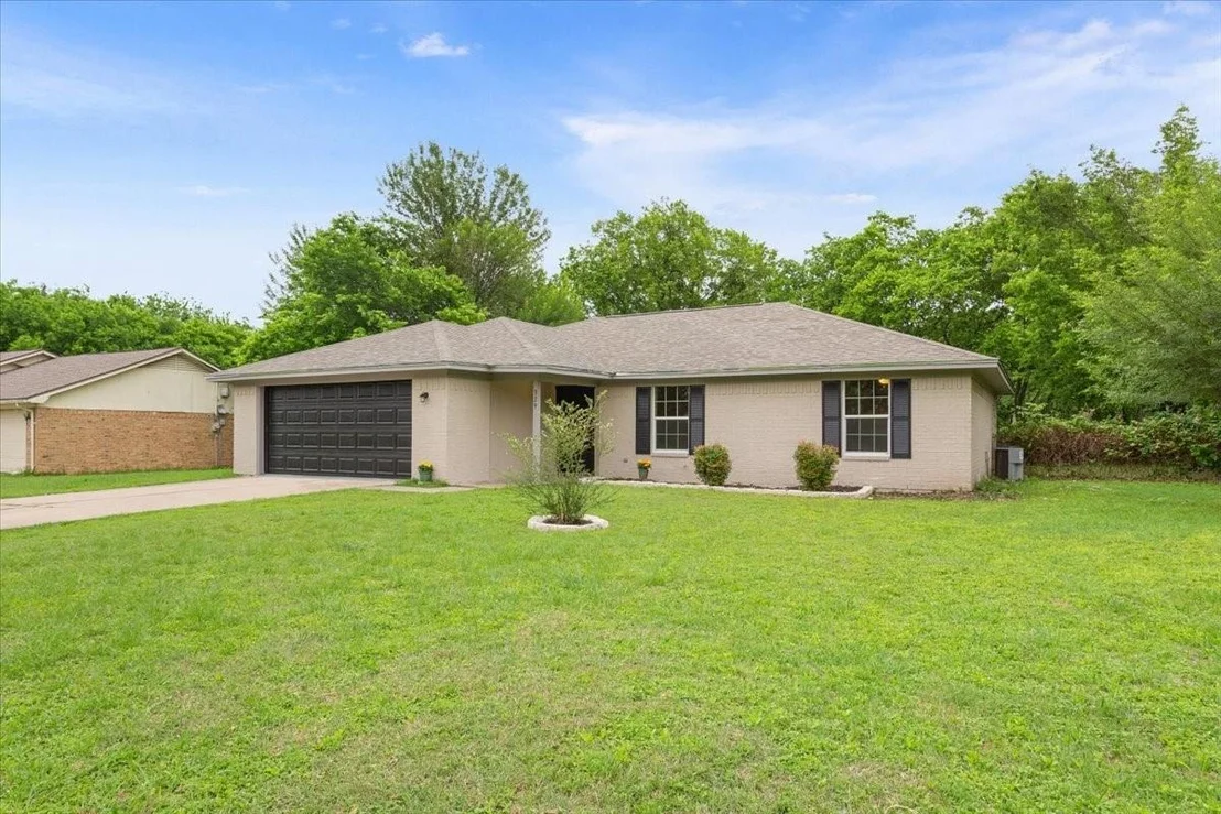 Photo of 329 Applewood Lane