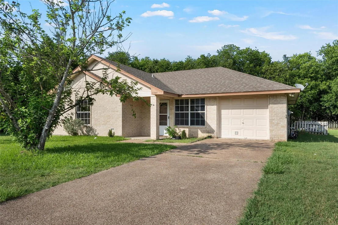 Photo of 1307 Luanne