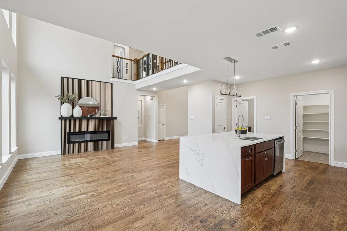 Photo of 1713 Highland Drive W