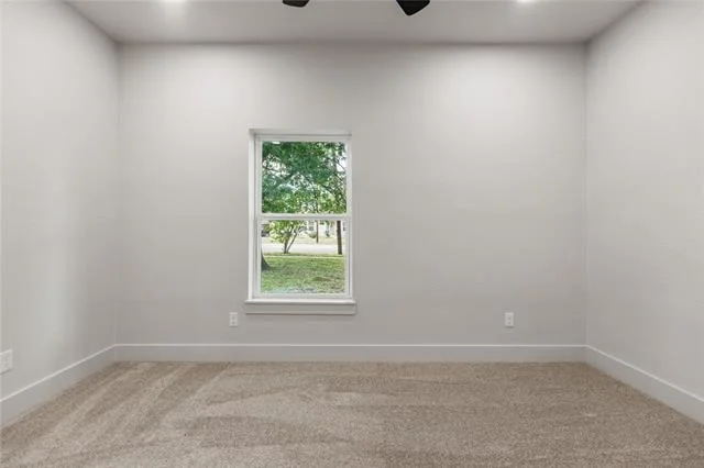 Photo of 502 W 6th Street