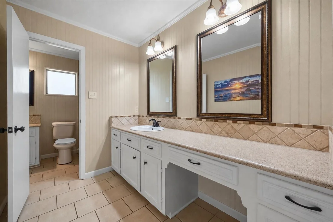 Photo of 929 Madison Square