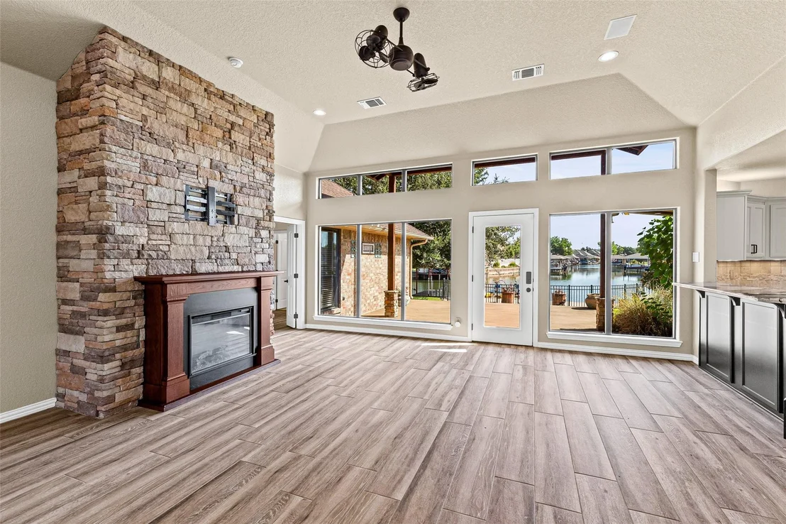 Photo of 2325 River Road