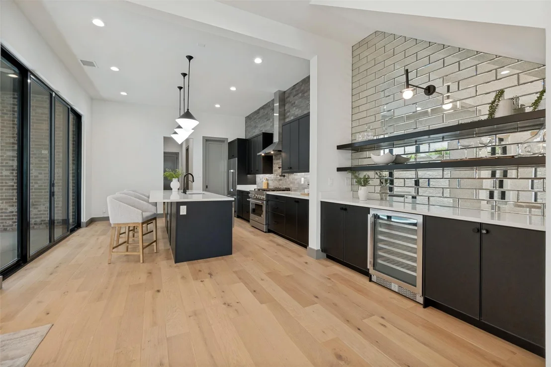 Photo of 3716 W Beverly Drive