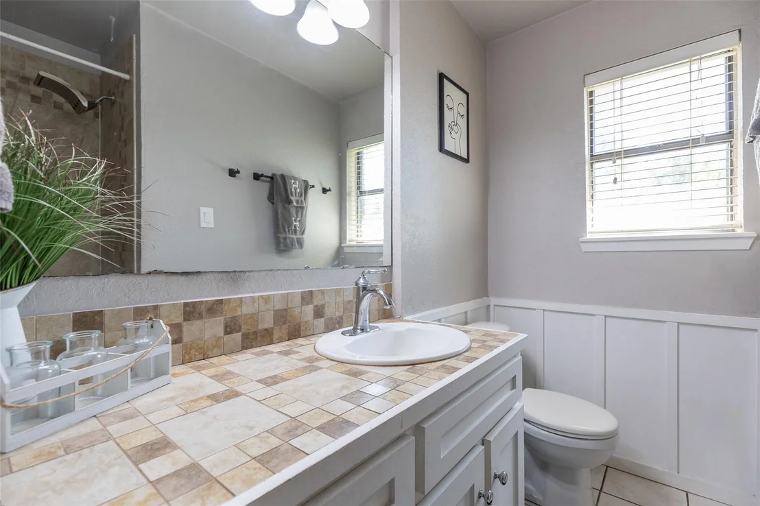 Photo of 1948 Elmdale Road S