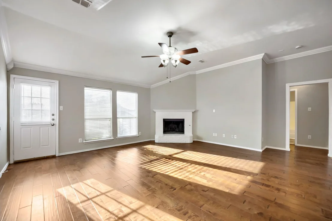 Photo of 915 Hidden Oaks Drive