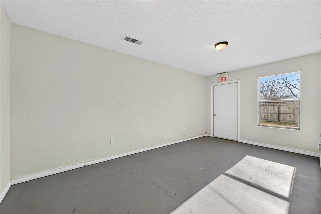 Photo of 611 W Spring Valley Road