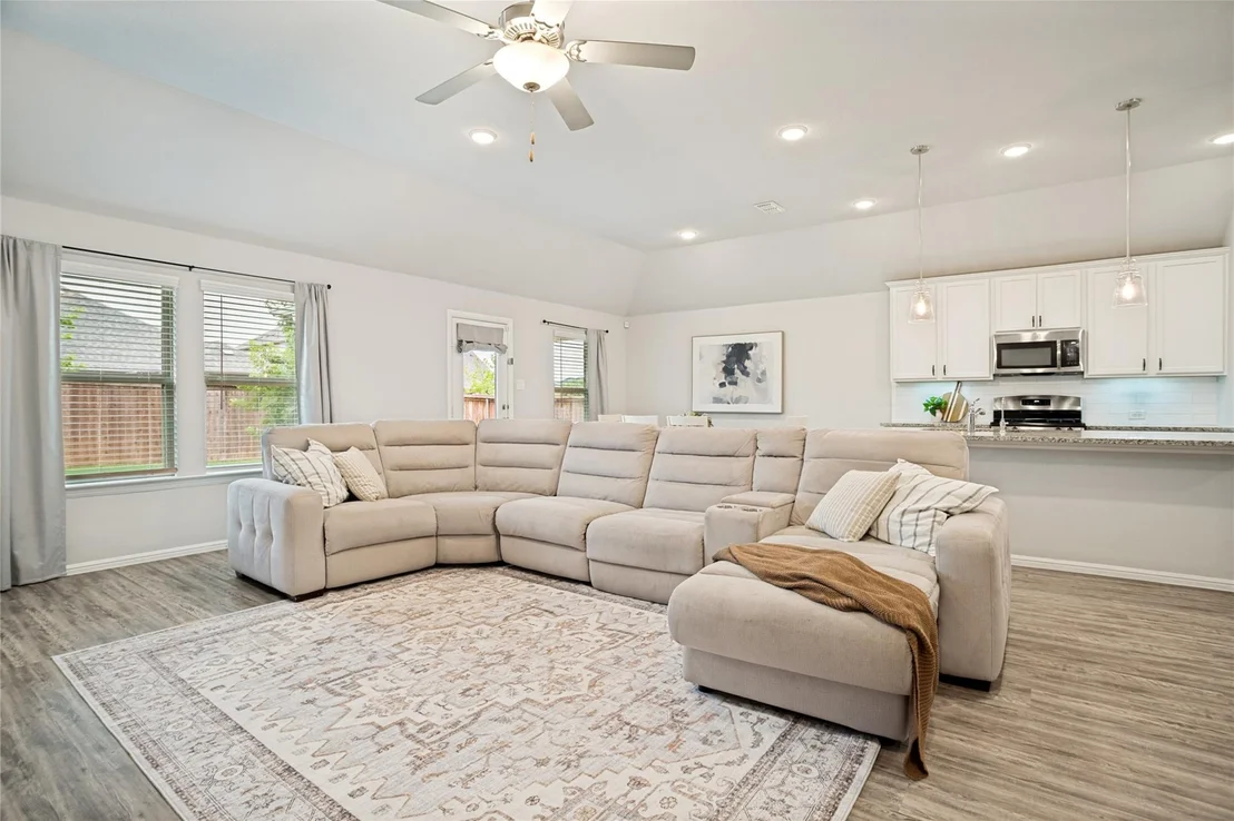 Photo of 925 Royal Lane