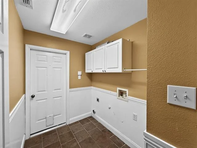 Photo of 2025 Fair Oaks Circle