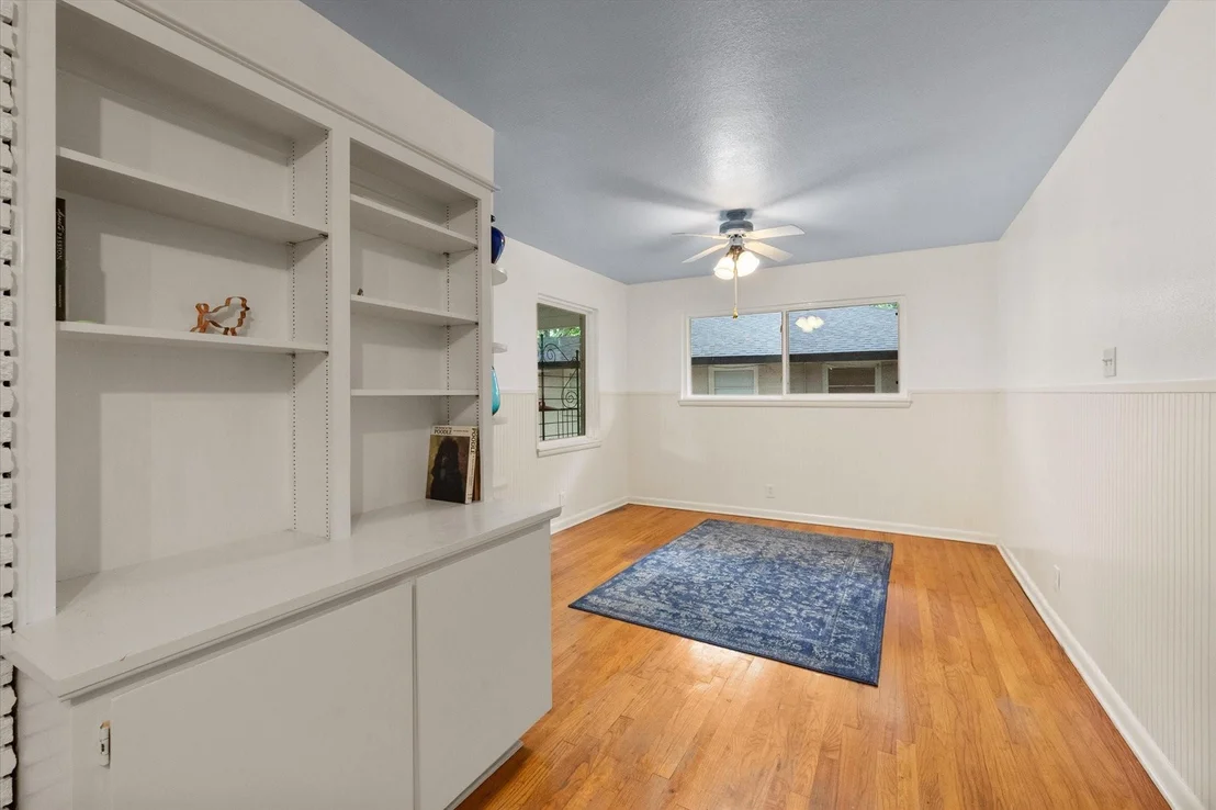 Photo of 1209 W Lilly Lane