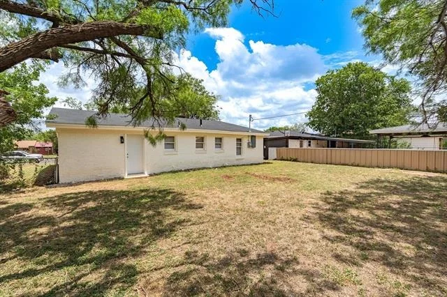Photo of 2118 N Mockingbird Lane