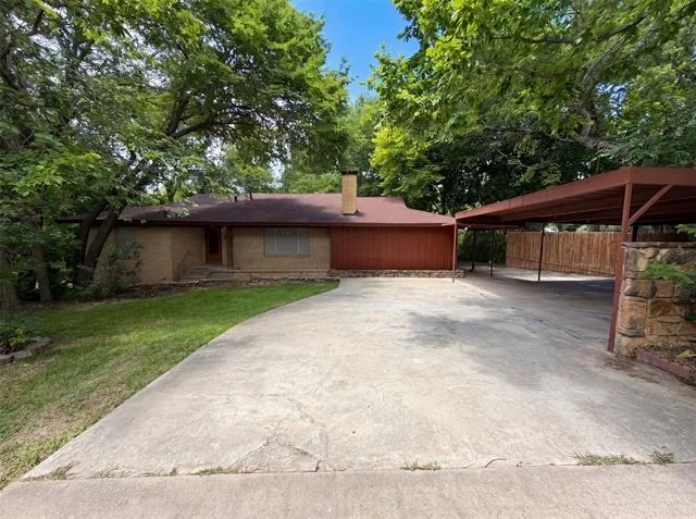 Photo of 202 Vanshire Road W