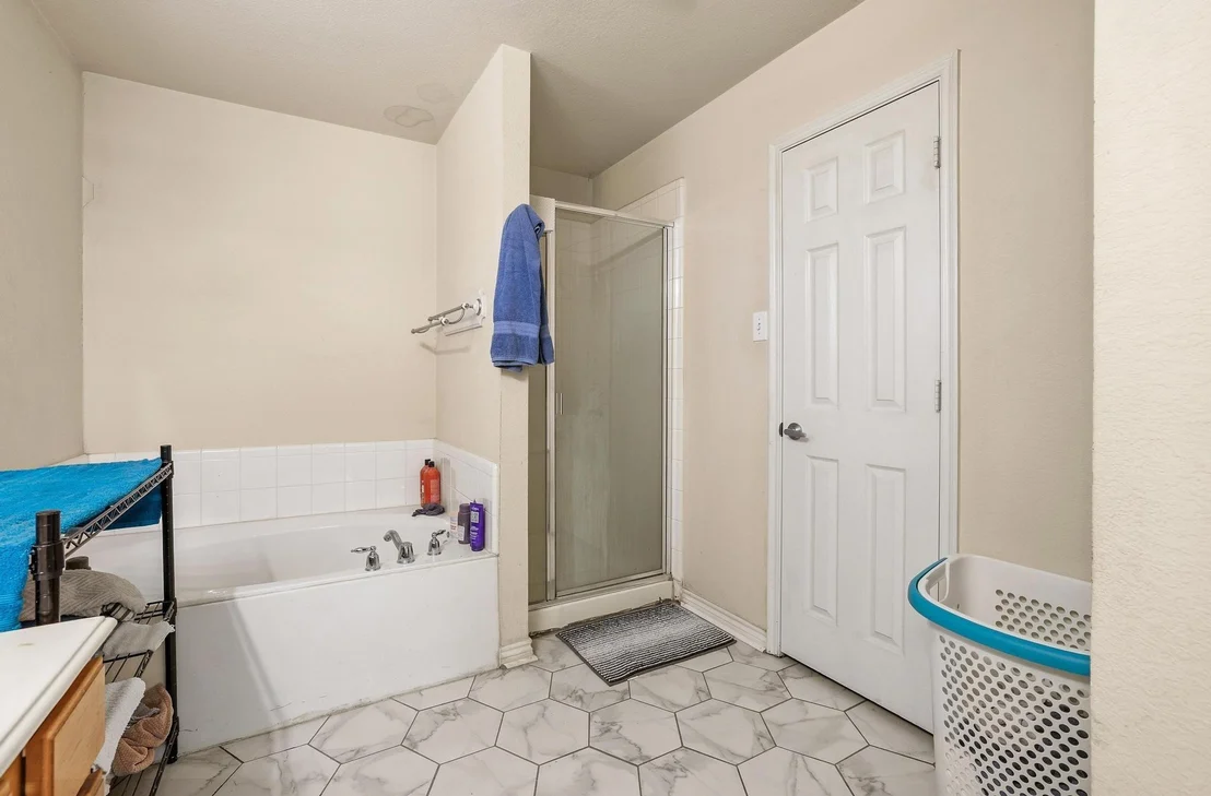 Photo of 704 Acacia Drive