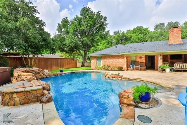 Photo of 1533 Elmwood Drive