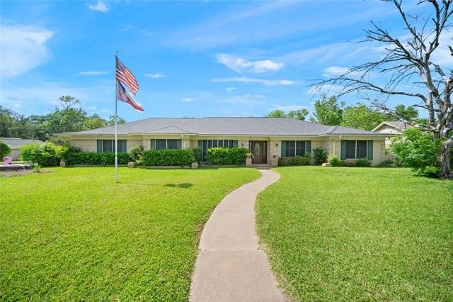 Photo of 811 Trenton Drive