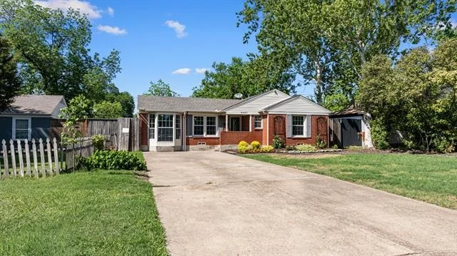 Photo of 2427 Centerville Road