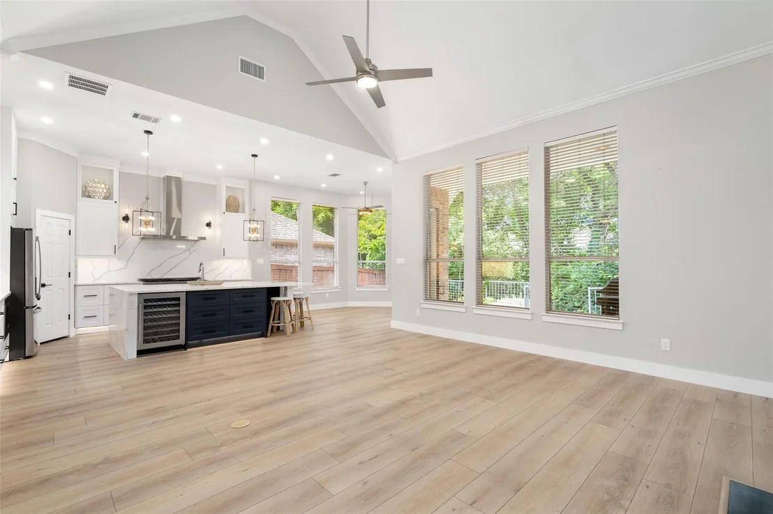 Photo of 905 Rolling Meadows Court