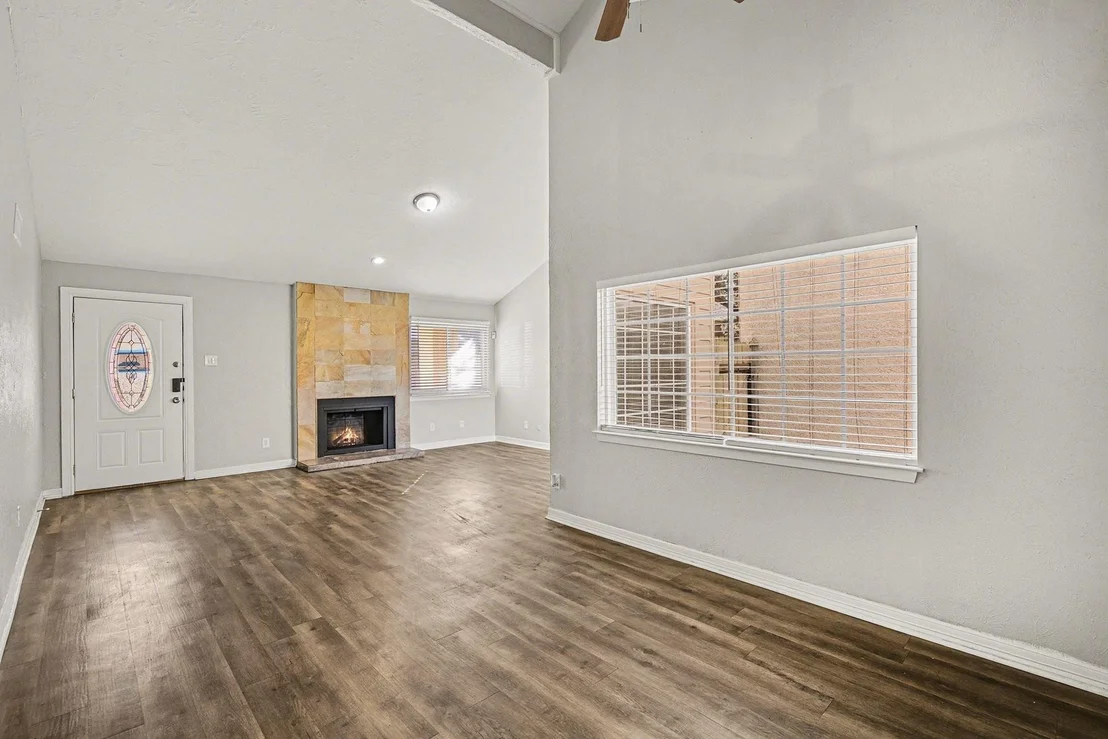 Photo of 1606 Hawthorne Drive