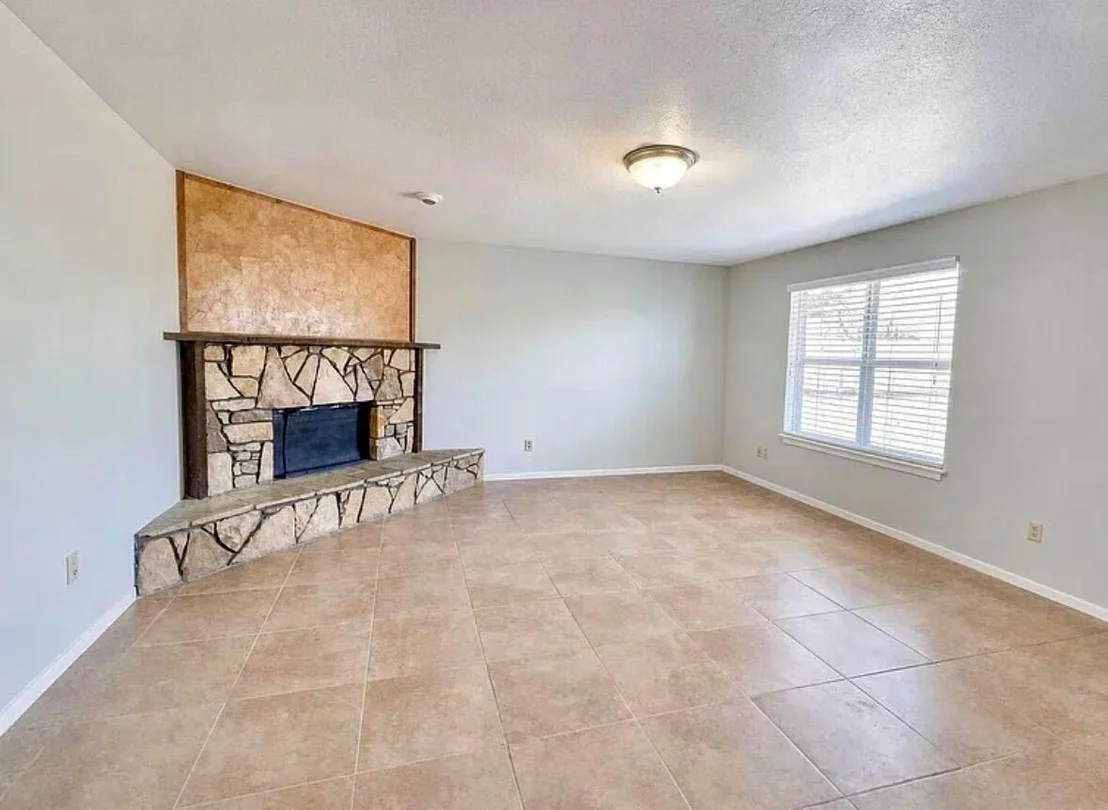 Photo of 915 Lemontree Drive