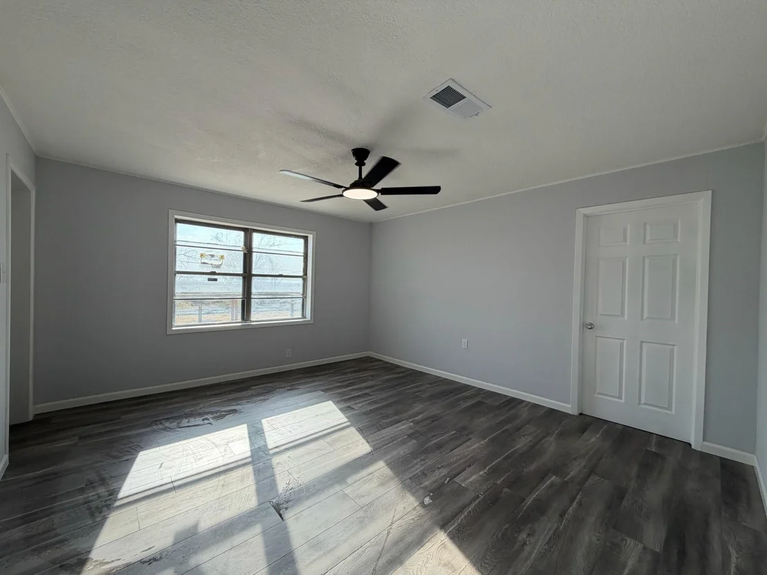 Photo of 5211 Longshore Drive