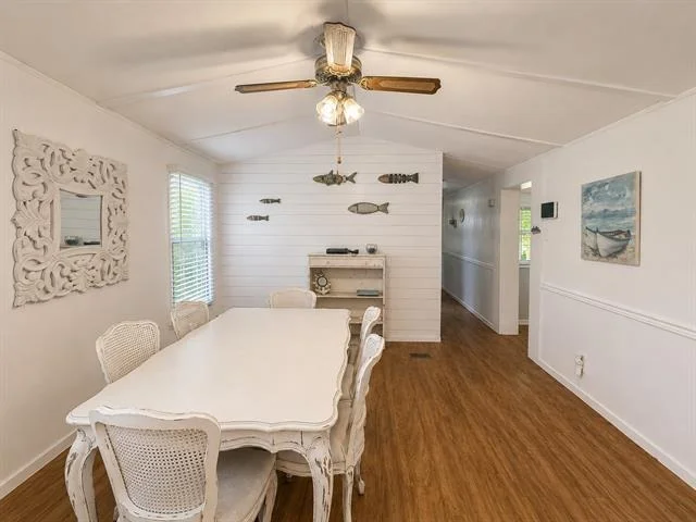 Photo of 17160 Lakeview Drive