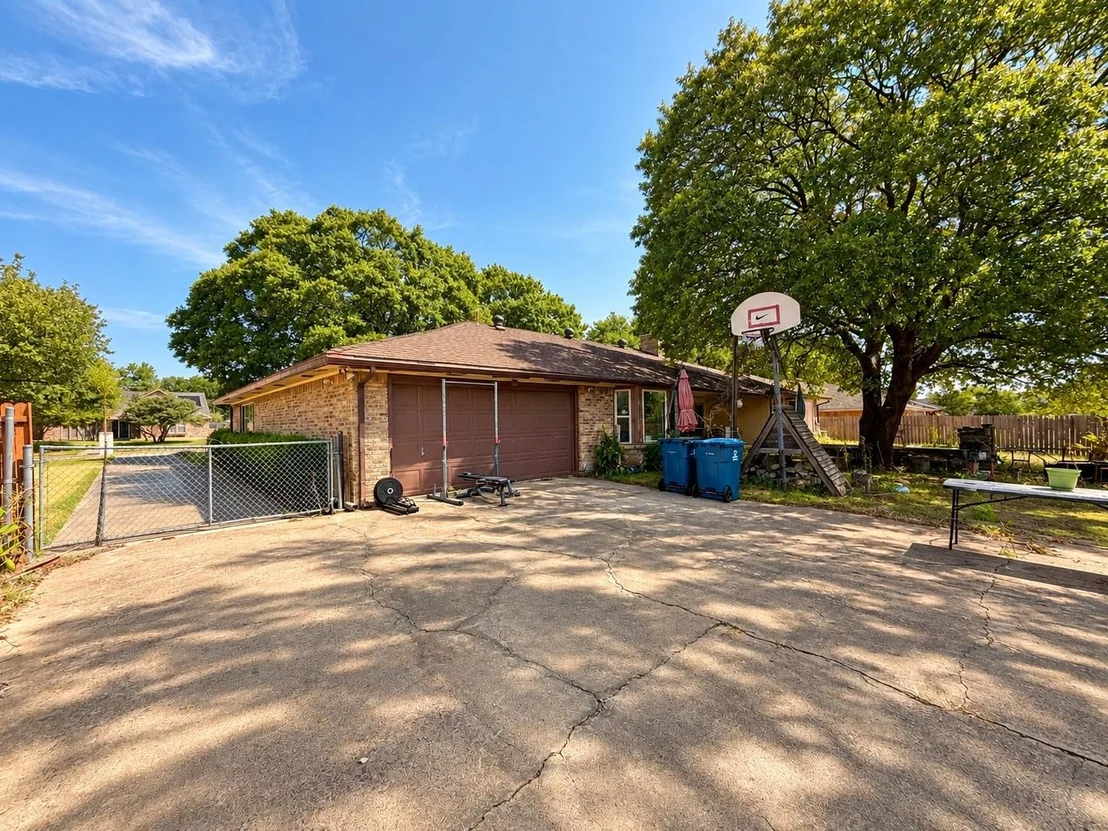 Photo of 1128 Post Oak Lane