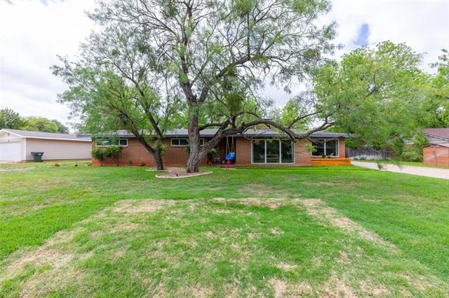 Photo of 734 Westwood Drive