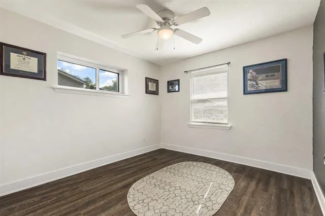 Photo of 2425 Larchmont Drive