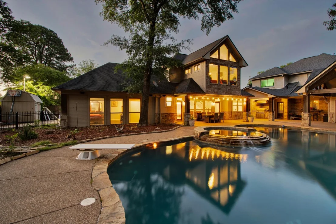 Photo of 3815 Holly Ridge Drive