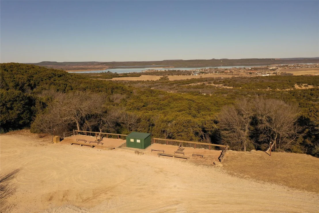 Photo of 1021 Lakeside Lane