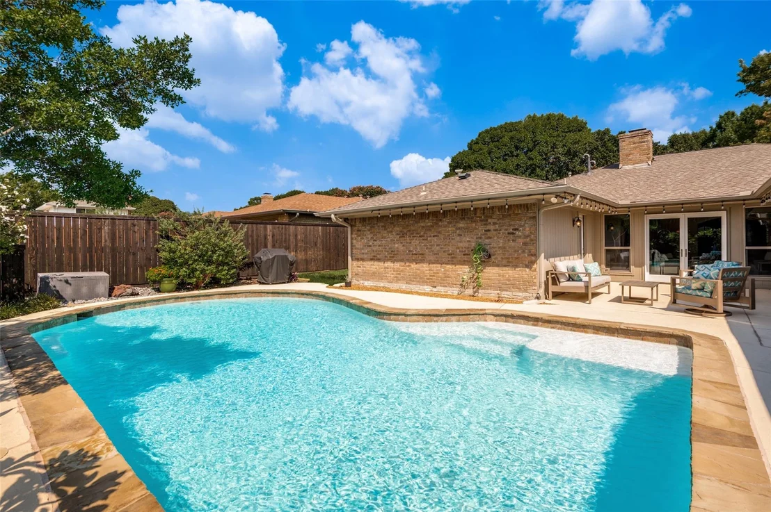 Photo of 2420 Windsor Place