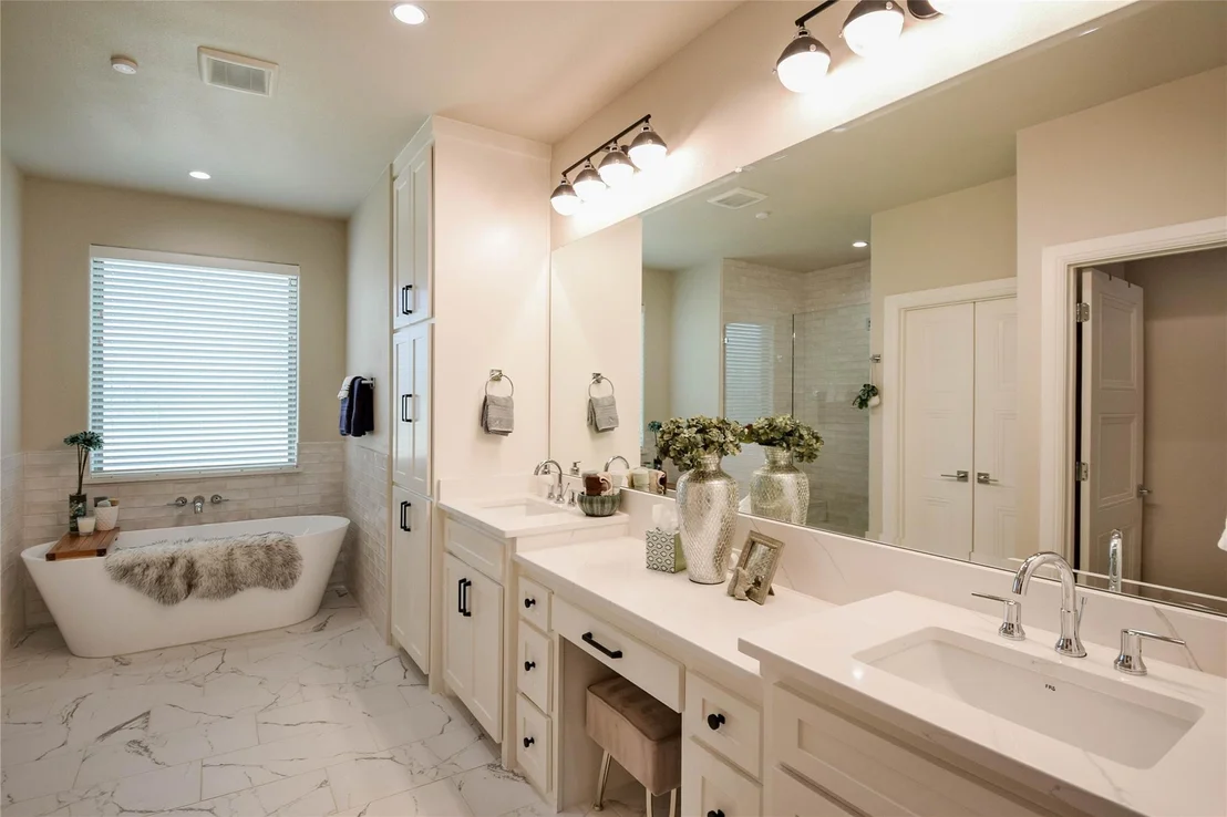 Photo of 8021 White Drive