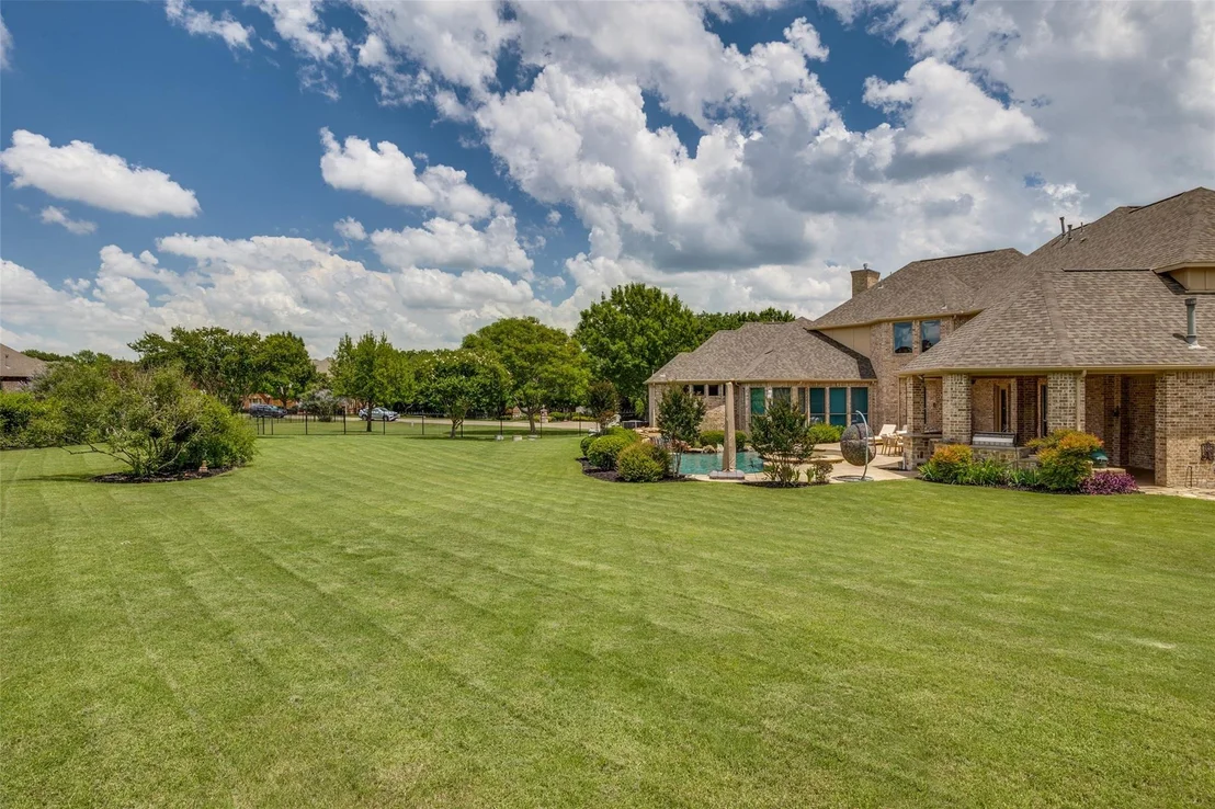 Photo of 671 Lakeridge Drive