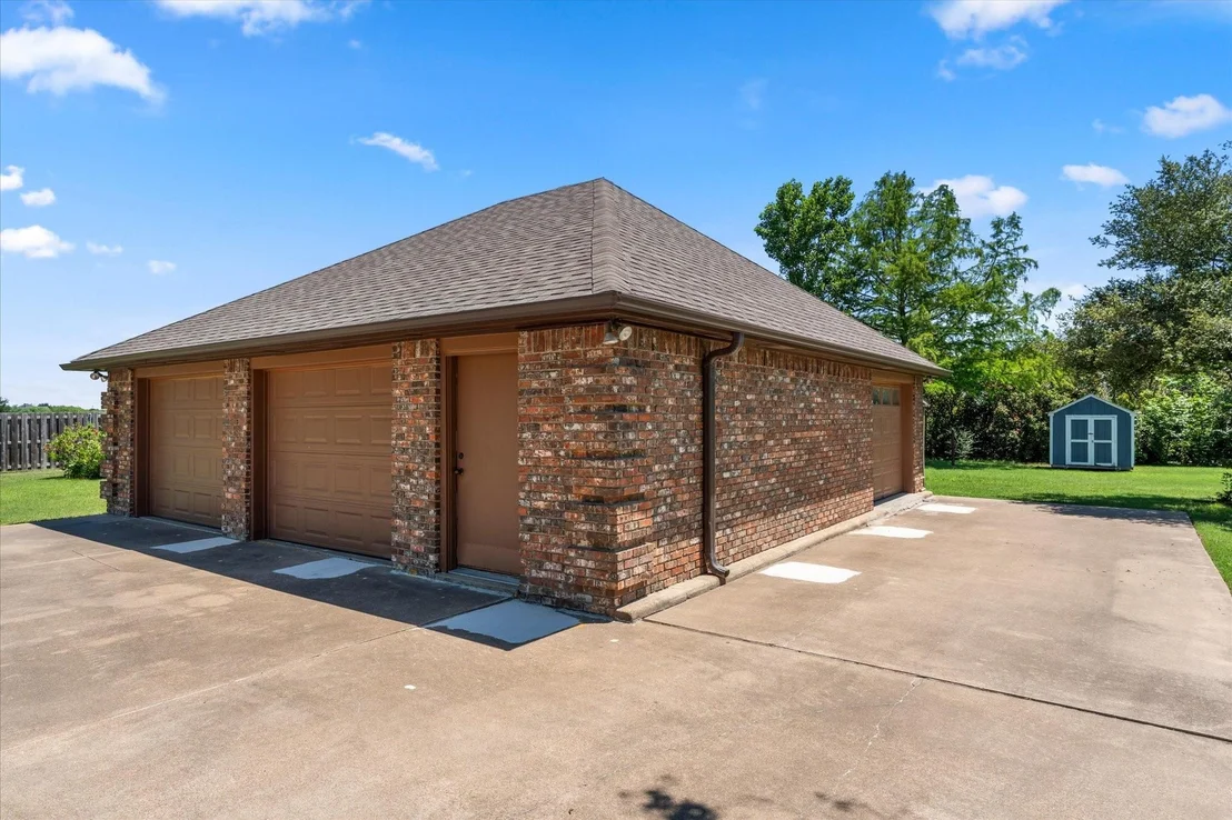 Photo of 10612 Live Oak Drive