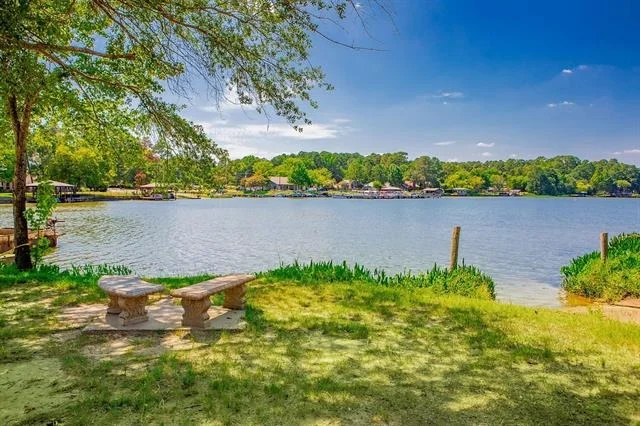 Photo of 321 Lakeview Drive
