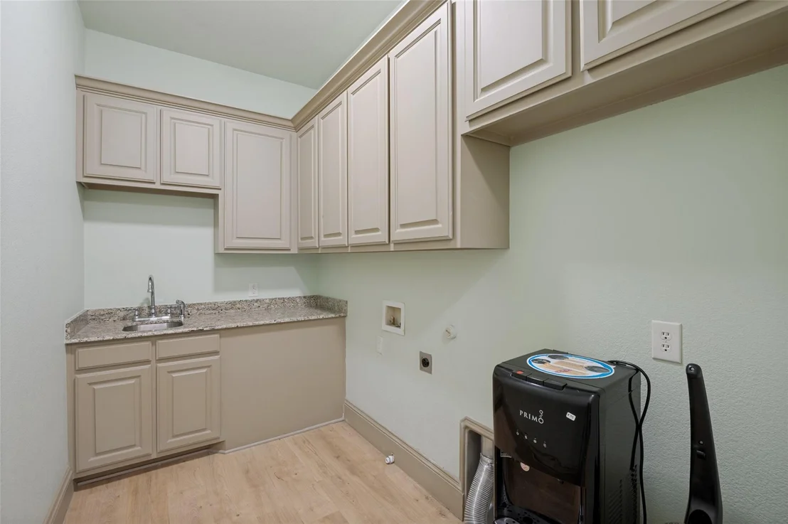 Photo of 5764 Quebec Lane