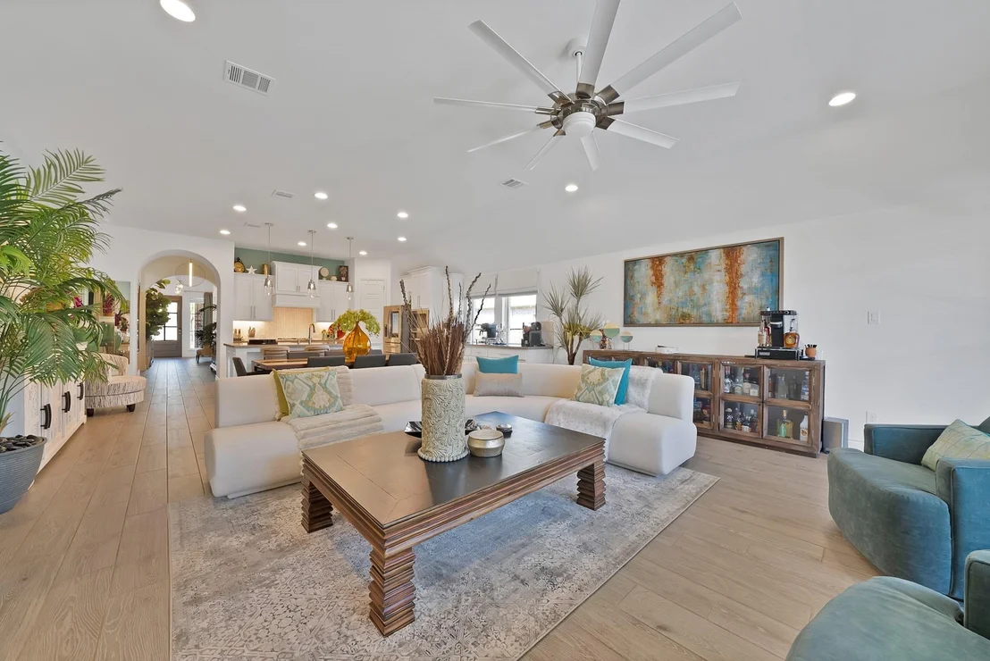 Photo of 808 Knoxbridge Road
