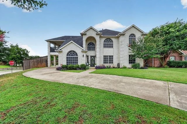 Photo of 851 Bridle Path