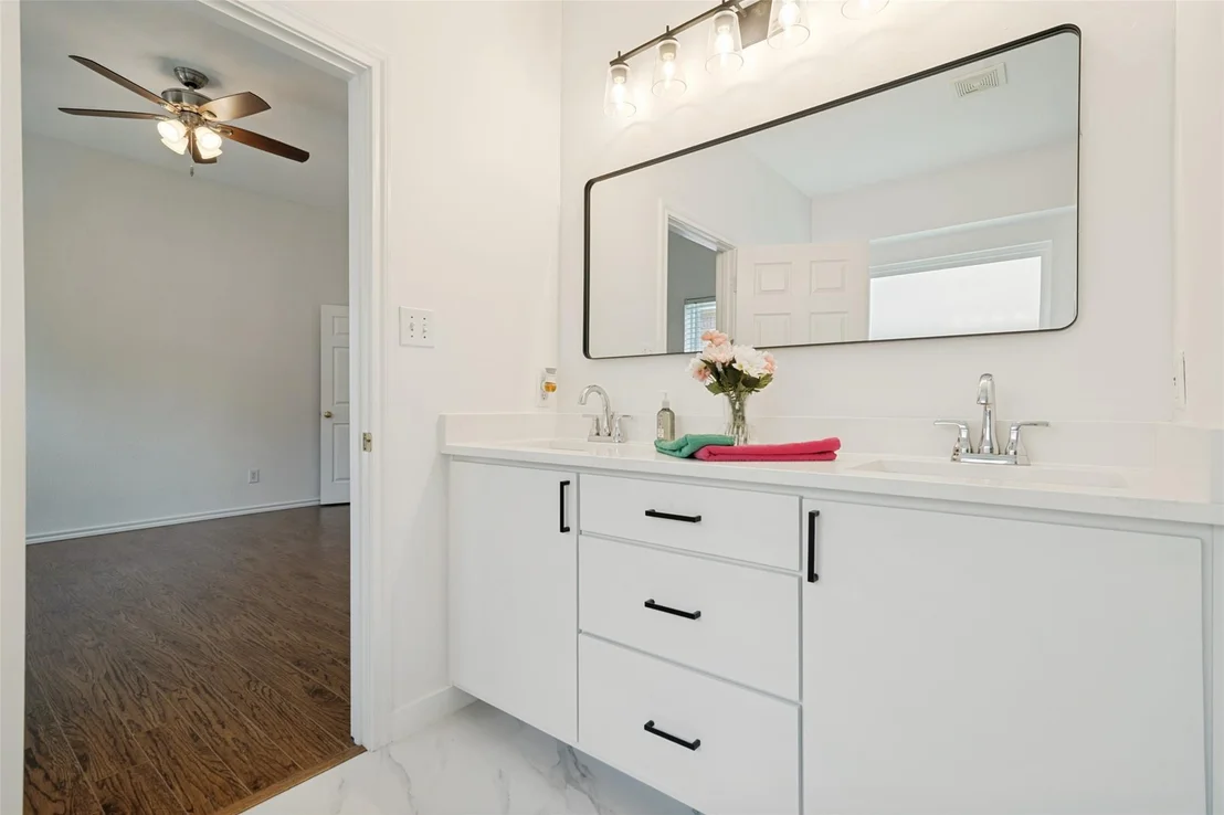 Photo of 6924 Harvey Lane