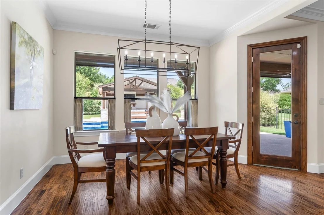 Photo of 3225 Clubview Drive