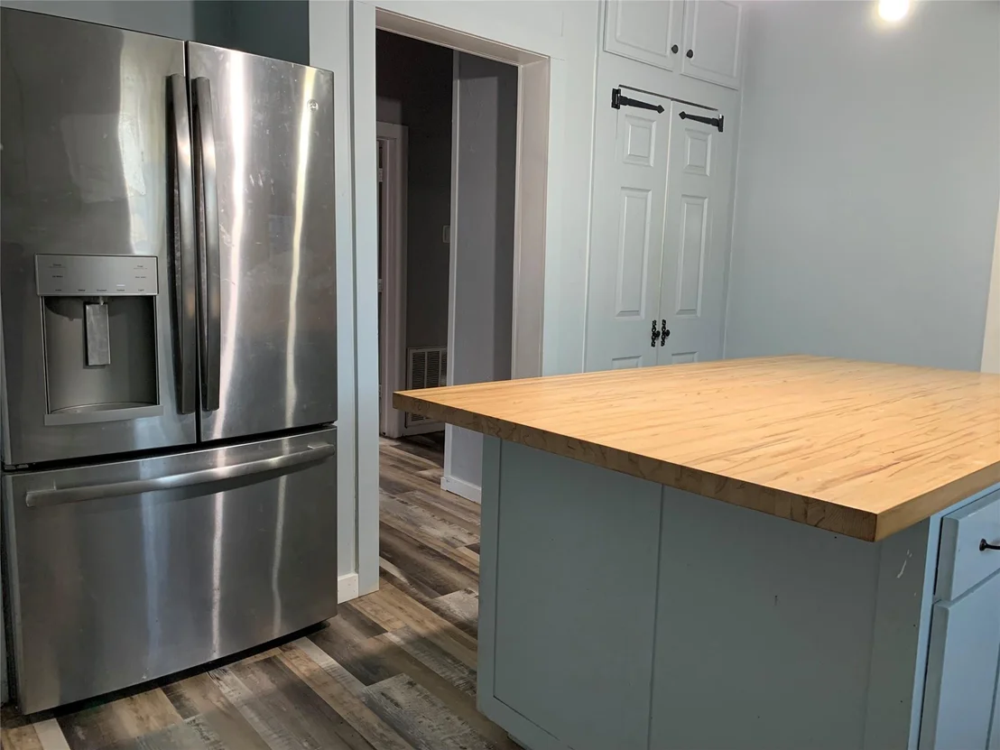 Photo of 915 2nd Street