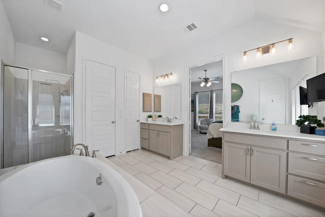 Photo of 808 Knoxbridge Road