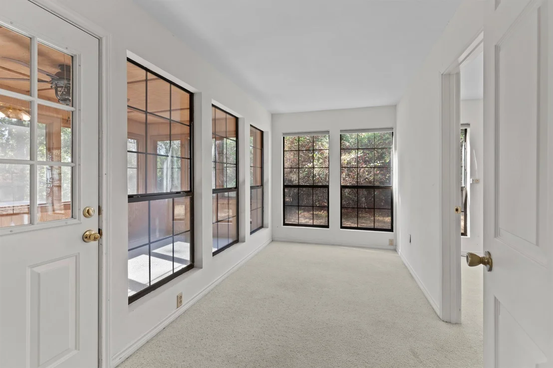 Photo of 1656 Pineview Lane