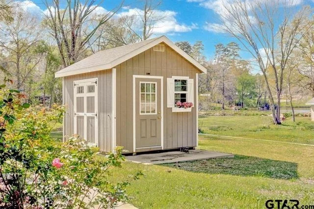 Photo of 206 Hideaway Lane Central