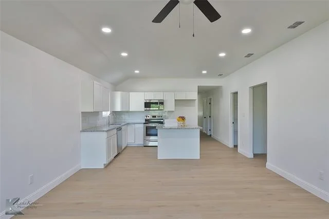 Photo of 2569 Bel Air