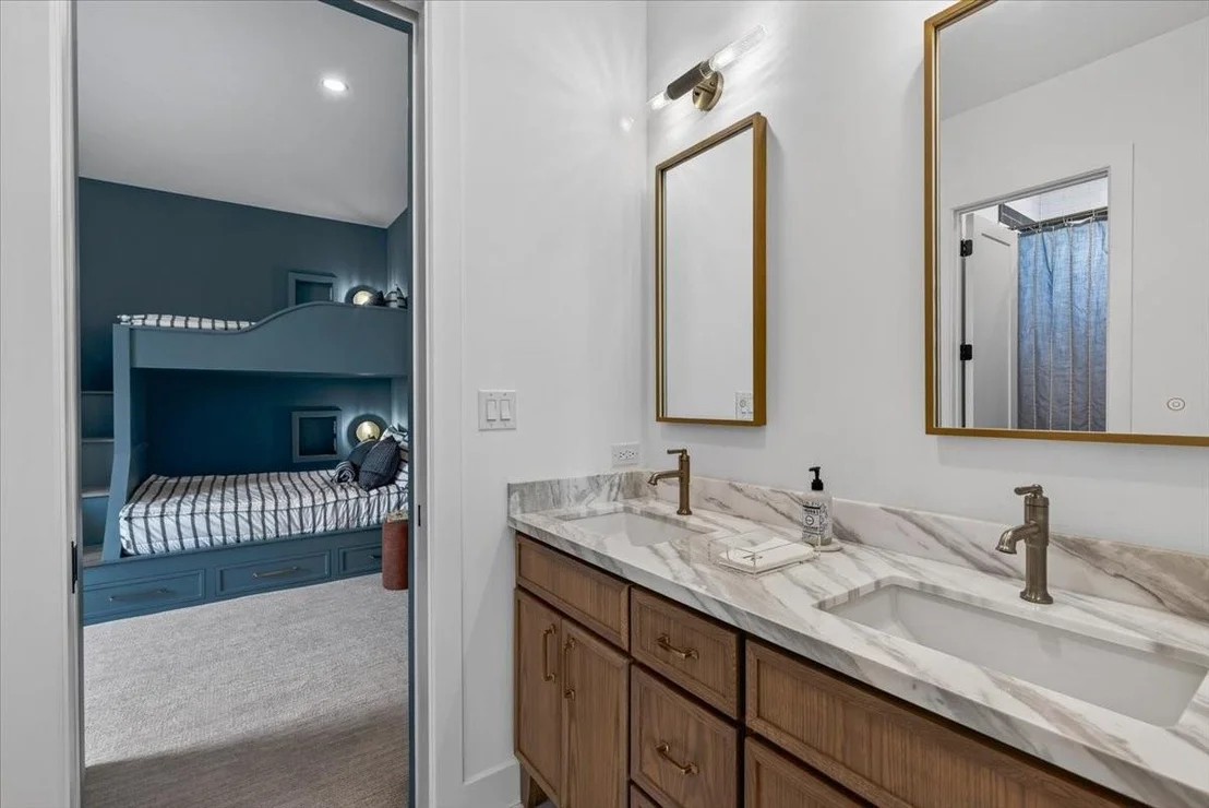 Photo of 1141 Beacon Shore Road
